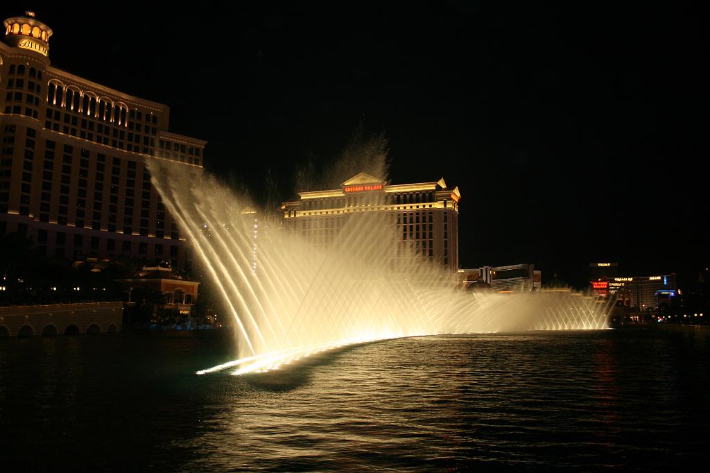 20081023 las vegas 054.jpg - Las Vegas - The fountains at the Bellagio.